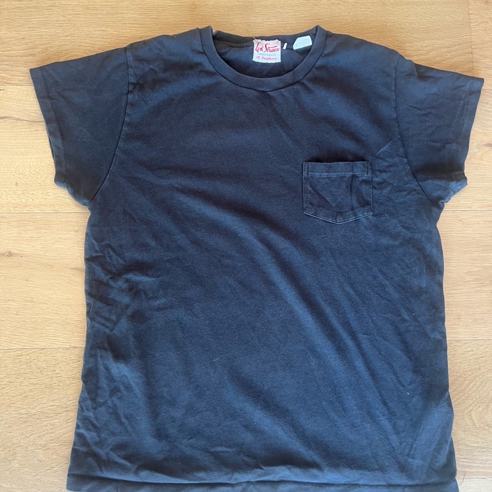 Levi strauss black pocket t shirt size m